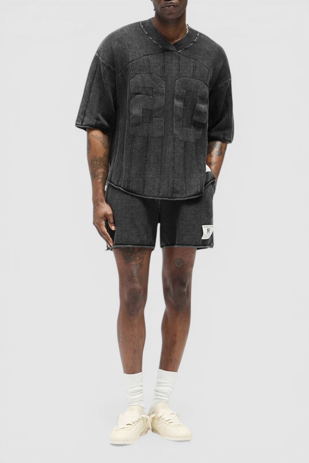 תמונת כל הלוק של חולצת סריג